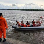 Penumpang KM. Sirimau Melompat ke Laut