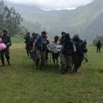 Satgas Koops TNI Habema Kogabwilhan III Evakuasi Guru Korban Penyerangan OPM di Yahukimo