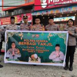 Berkah Ramadan, Polsek Miru Bagi Takjil Gratis untuk Pengguna Jalan