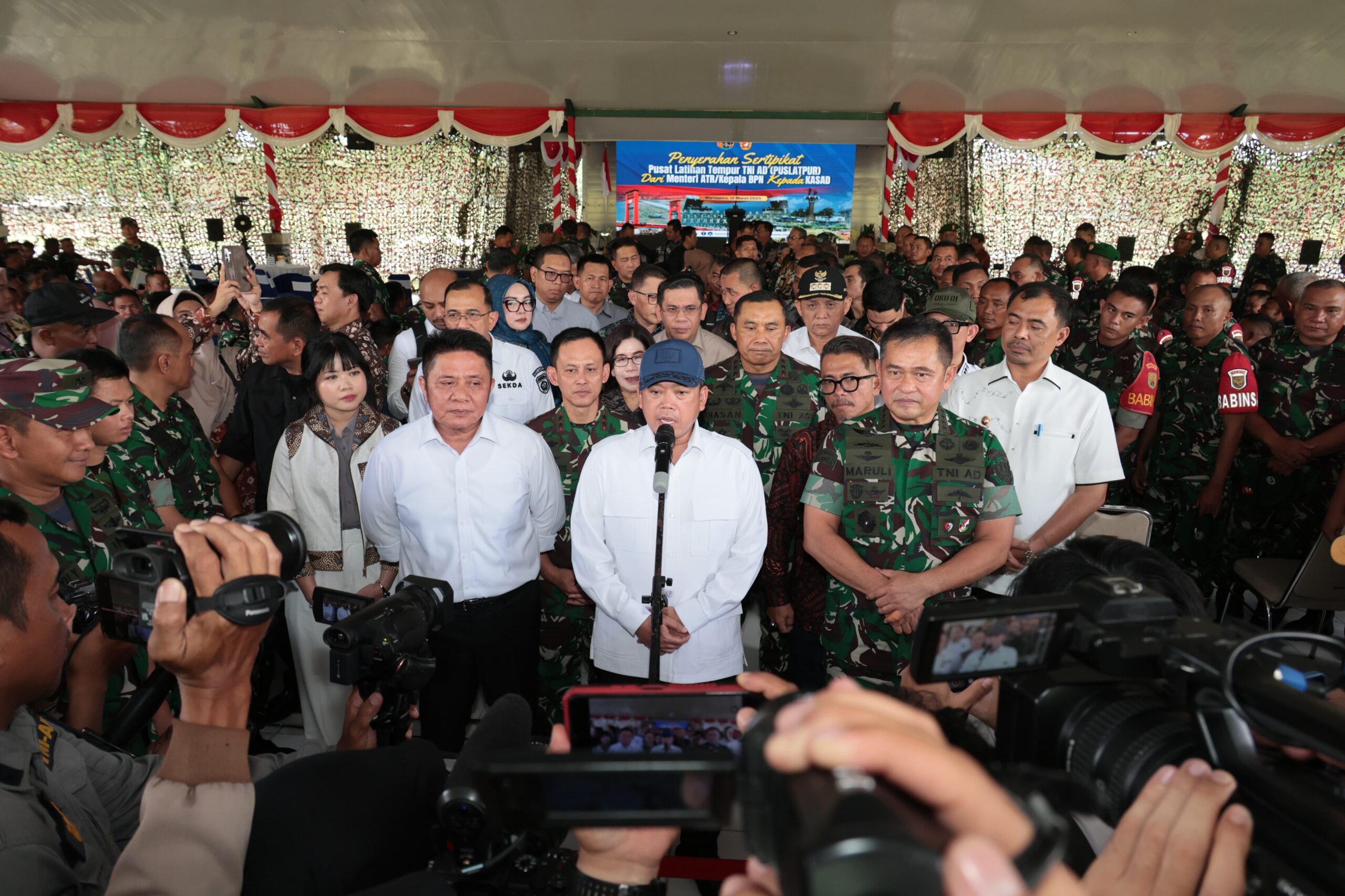 a919f200-1cae-4927-a166-a837665e370c