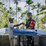 Satgas TMMD Kodim 1710/Mimika Berikan Bantuan Bibit Lele kepada Masyarakat Pigapu