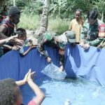 Satgas TMMD Berikan Pembelajaran Pemanfaatan Hasil Laut Kepada Masyarakat Kampung Pigapu