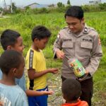 Satgas Humas Ops Damai Cartenz Posko Timika Gelar Kegiatan Humanis Bersama Anak-anak di SD Torsina Mimika