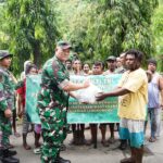 Bersihkan Lingkungan dan Bagikan Sembako, Bukti Karya Bakti Pendam XVII/Cenderawasih