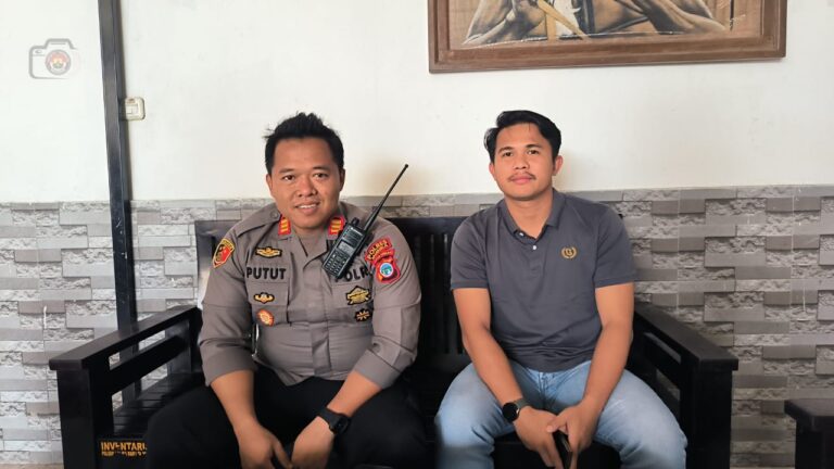Kapolsek Mimika Baru AKP Putut Yudha Prtama didampingi Kanitreskrimnya Ipda Teguh Krisandi.