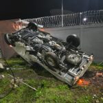 Mobil Terbalik di Jalan WR Supratman Mimika