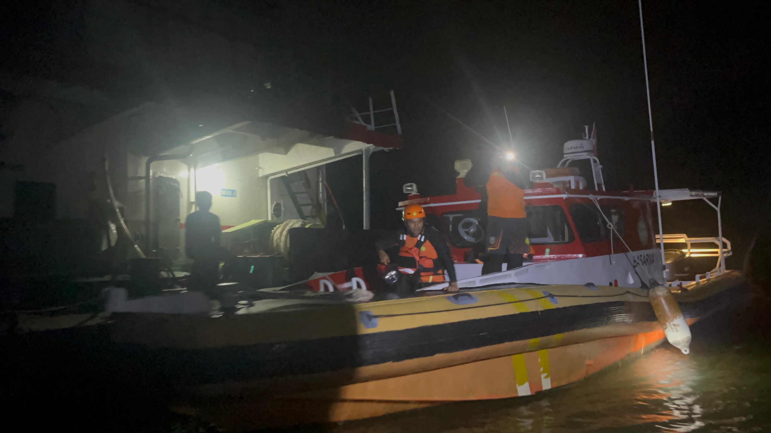 *Speed Boat dan Long Boat Kehabisan BBM, 28 Penumpang Dievakuasi*