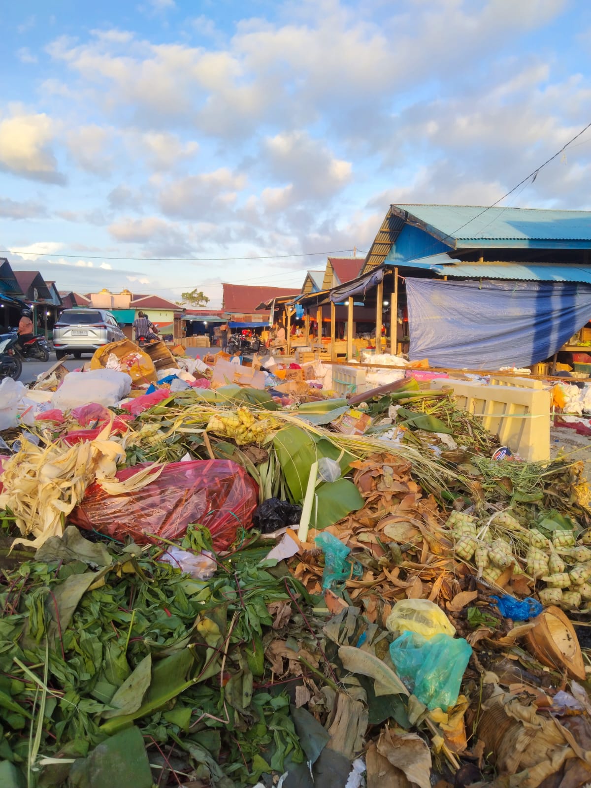 Sampah Membludak di Pasar Sentral Mimika, Disperindag Siapkan Penertiban