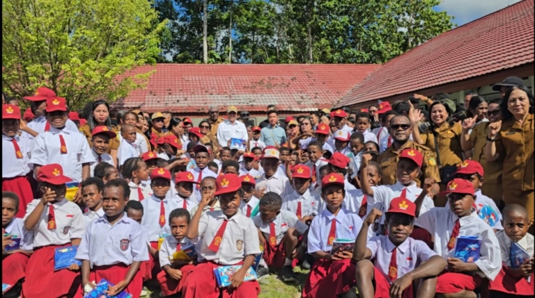 Tinjau Sekolah Sentra Pendidikan Mimika, Wapres Gibran Dorong Pemerataan Akses dan Kualitas Pendidikan Papua