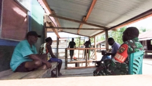 Aktif Komsos dengan Warga Keakwa