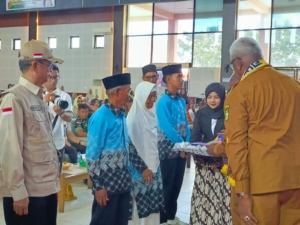 Dari Ladang ke Tanah Suci, Kisah Cinta dan Doa Pasutri Lansia Ini Menyentuh Hati