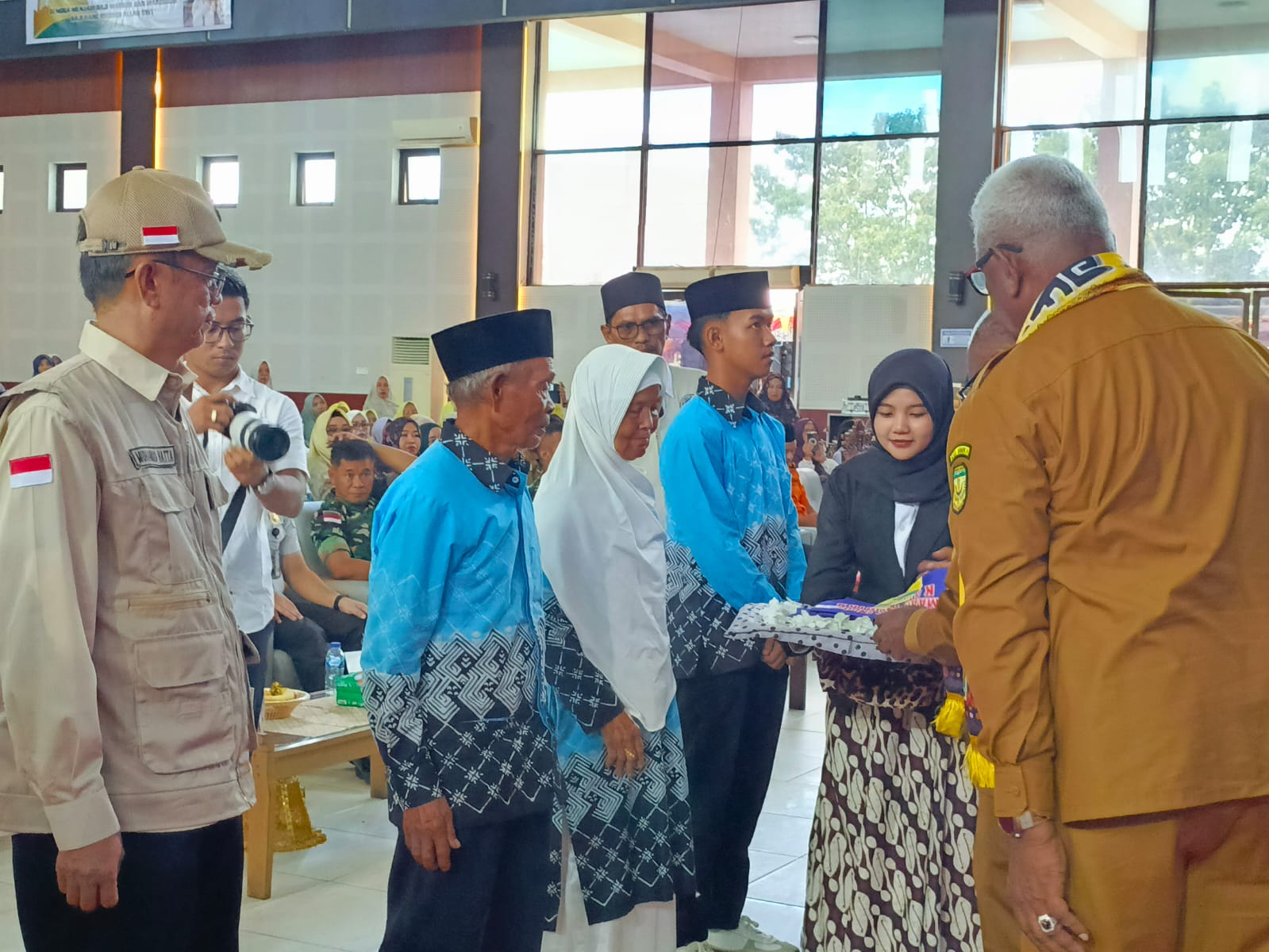 Dari Ladang ke Tanah Suci, Kisah Cinta dan Doa Pasutri Lansia Ini Menyentuh Hati