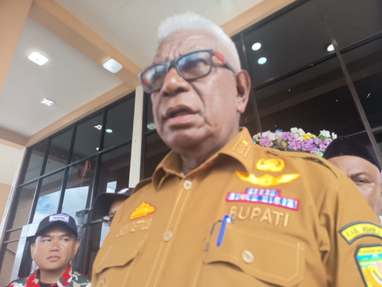 Bupati Mimika Tegaskan Petugas Kebersihan Fokus di Jalan, Ajak Warga Kelola Sampah Jadi Uang