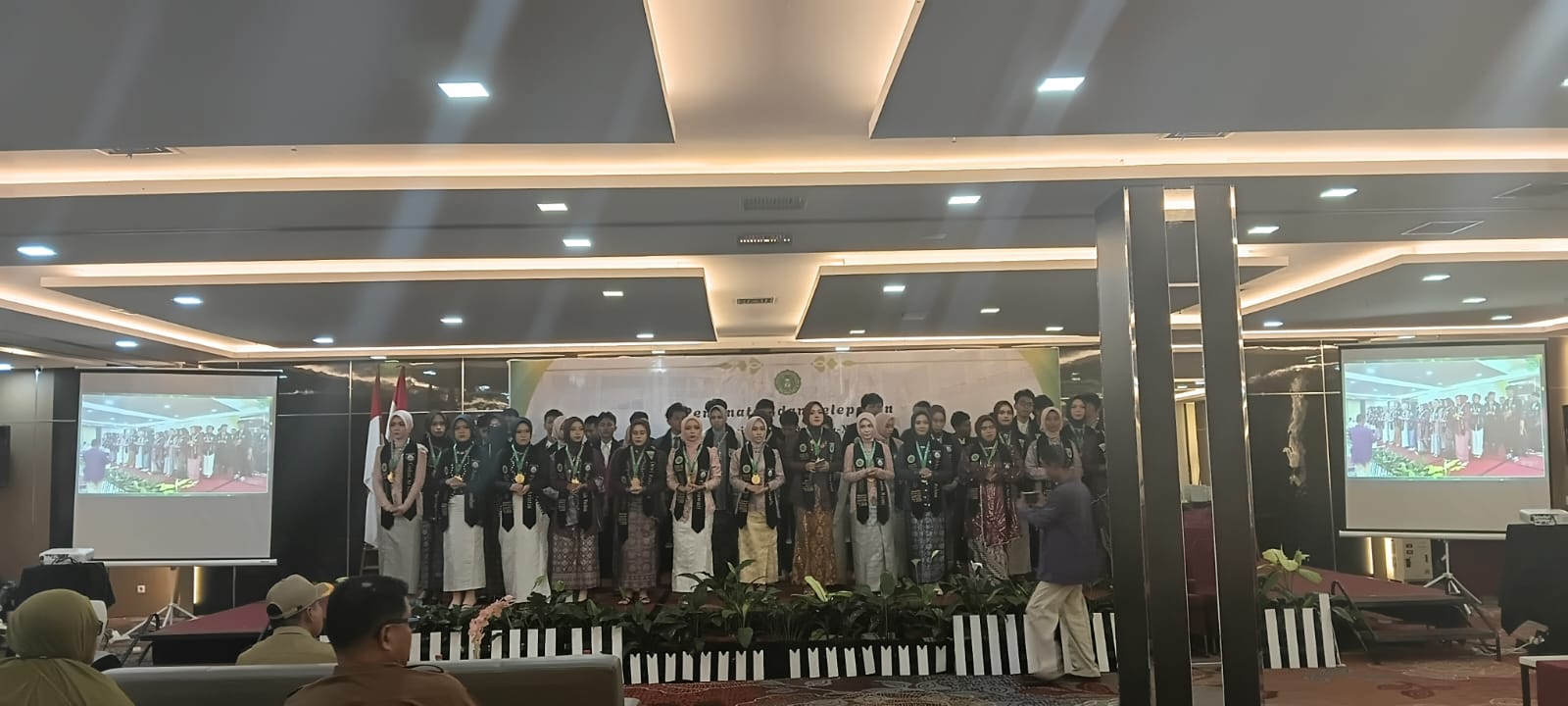 55 Siswa SMKS YAPIS TIK Mimika Ditatamkan, Ketua Yayasan: Jadilah Pelajar Sepanjang Hayat