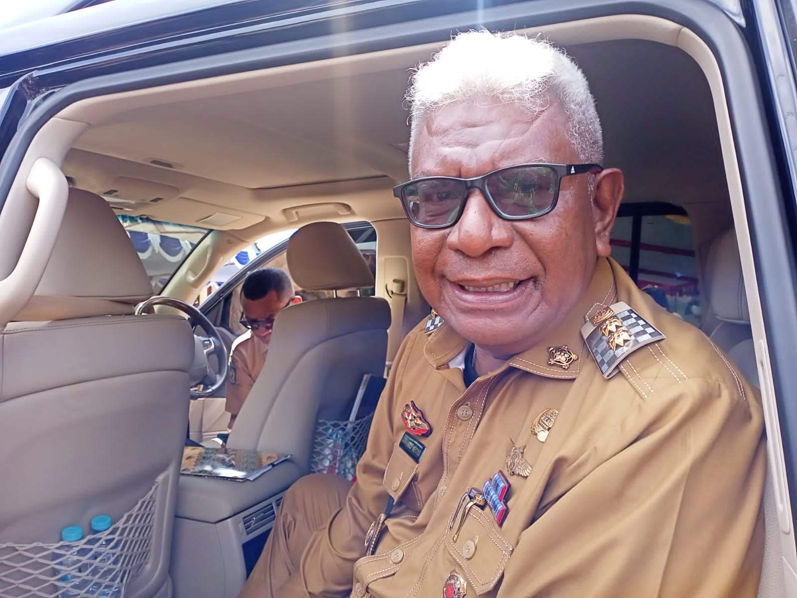 Bupati Mimika Tegaskan Rolling Jabatan Hal Biasa, ASN Diminta Tak Lalaikan Tugas 1 Bupati Mimika Tegaskan Rolling Jabatan Hal Biasa, ASN Diminta Tak Lalaikan Tugas