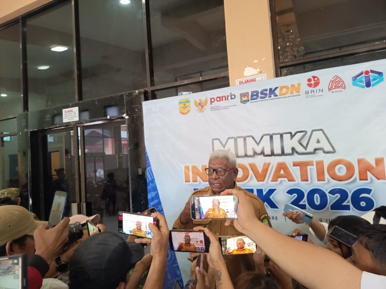 Bupati Johannes Rettob Ultimatum Satpol PP: Razia Bangunan Liar, Tak Ada Kompromi!