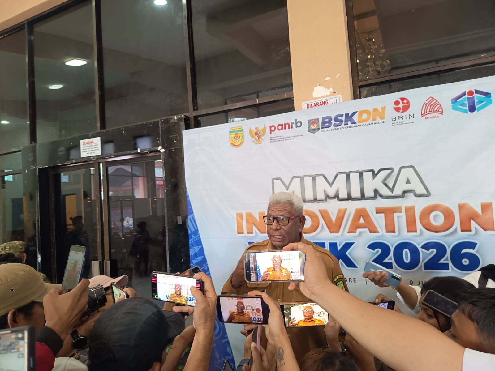 Bupati Johannes Rettob Ultimatum Satpol PP: Razia Bangunan Liar, Tak Ada Kompromi!