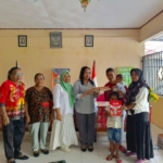 BKKBN dan Dinas PPA Papua Tengah Salurkan PMT untuk 6 Keluarga Sasaran Stunting di Kampung Mawokauw Jaya