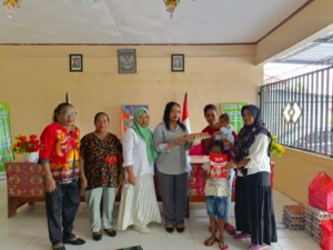 BKKBN dan Dinas PPA Papua Tengah Salurkan PMT untuk 6 Keluarga Sasaran Stunting di Kampung Mawokauw Jaya