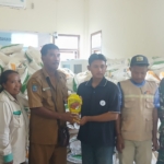 Kelurahan Otomona Salurkan Bantuan Pangan 9 Ton Beras untuk 903 KK