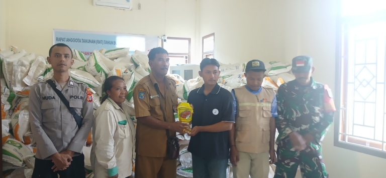 Kelurahan Otomona Salurkan Bantuan Pangan 9 Ton Beras untuk 903 KK