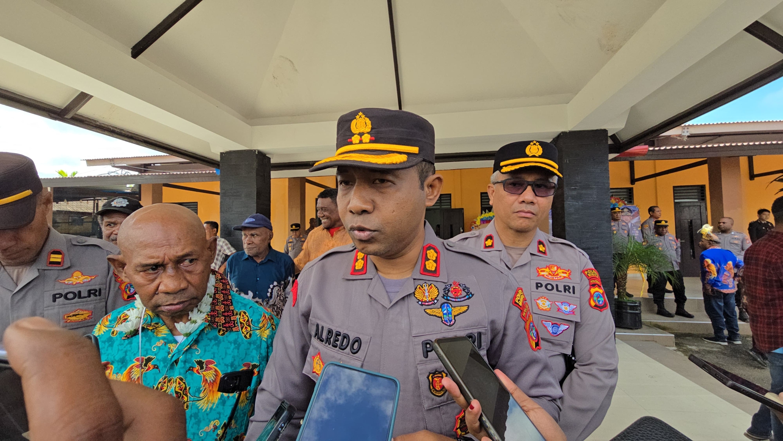 Kapolres Mimika Baru Tegaskan Perkuat Soliditas Internal Sebelum Jalin Sinergi dengan Forkopimda 1 Kapolres Mimika Baru Tegaskan Perkuat Soliditas Internal Sebelum Jalin Sinergi dengan Forkopimda