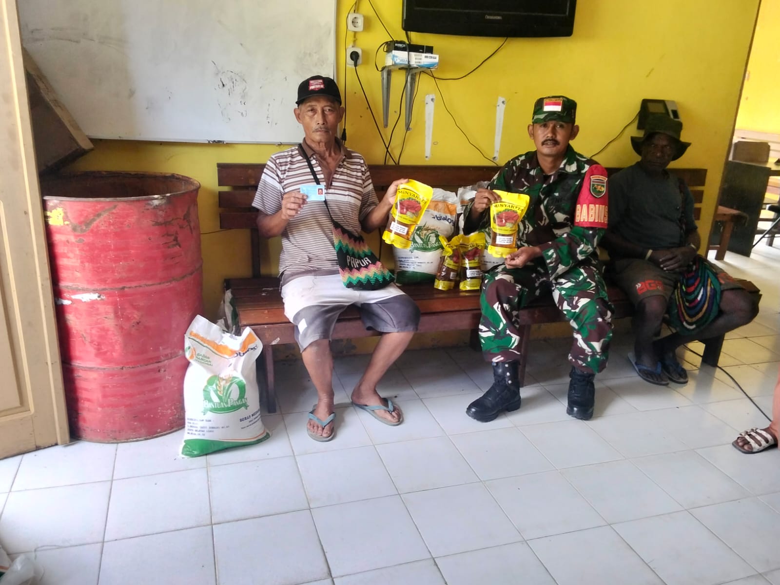 Penyaluran Bantuan Pangan di Kelurahan Wonosari Jaya: 866 Karung Beras untuk 433 KK 2 IMG 20260715 WA0044