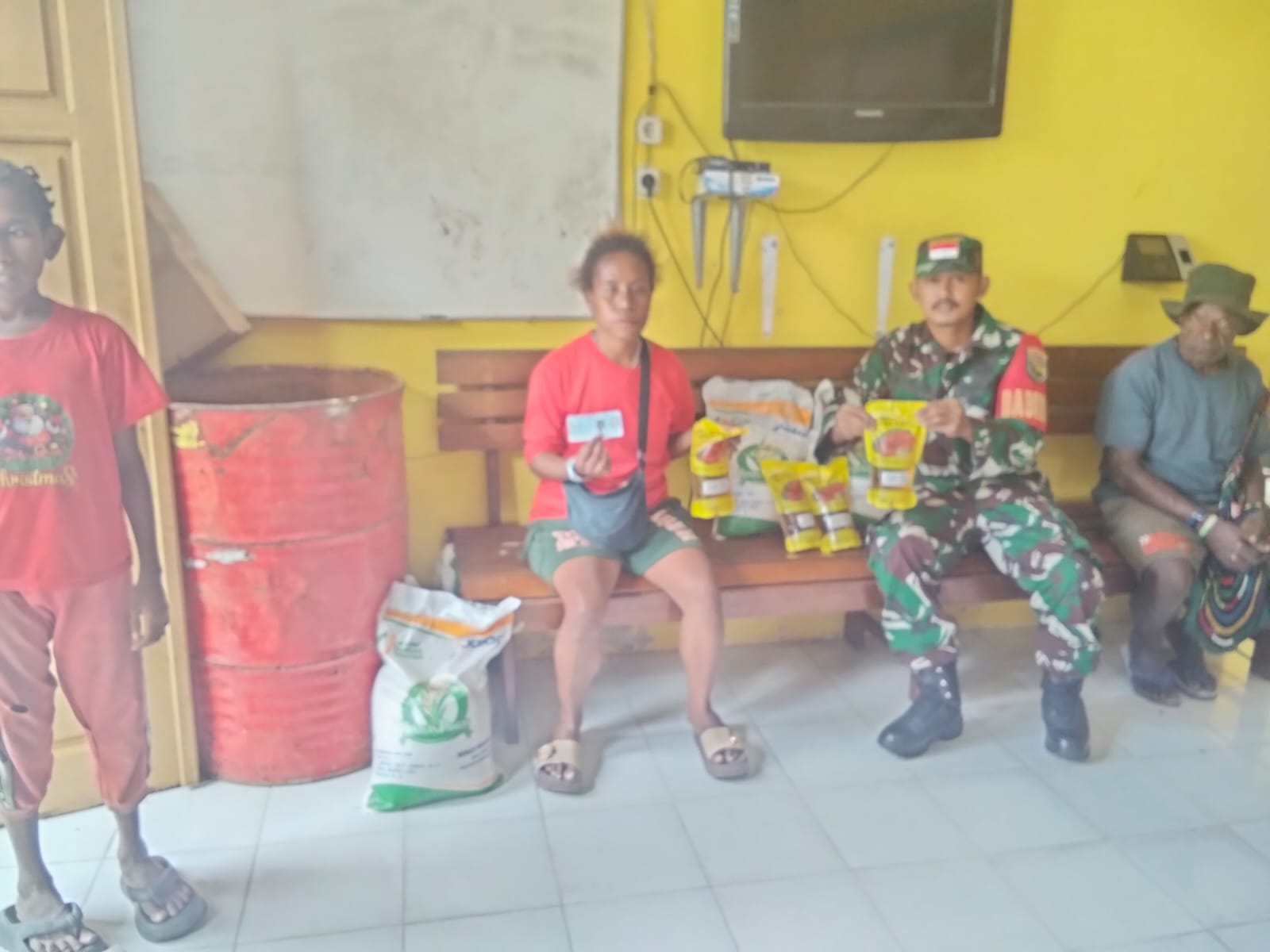 Penyaluran Bantuan Pangan di Kelurahan Wonosari Jaya: 866 Karung Beras untuk 433 KK 3 IMG 20260715 WA0045