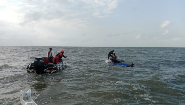 Speed Boat 150 Pk Tenggelam Di Perairan Manasari, Satu Korban Selamat Dievakuasi Tim Sar Gabungan