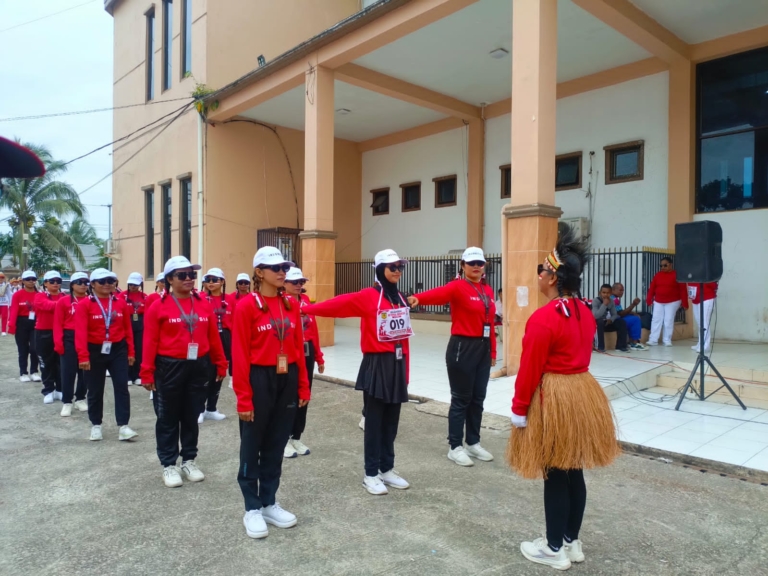 Insan Pers Tunjukkan Semangat Juang, Jurnalis Perempuan Mimika Meriahkan Lomba Gerak Jalan Kreasi HUT ke-81 RI