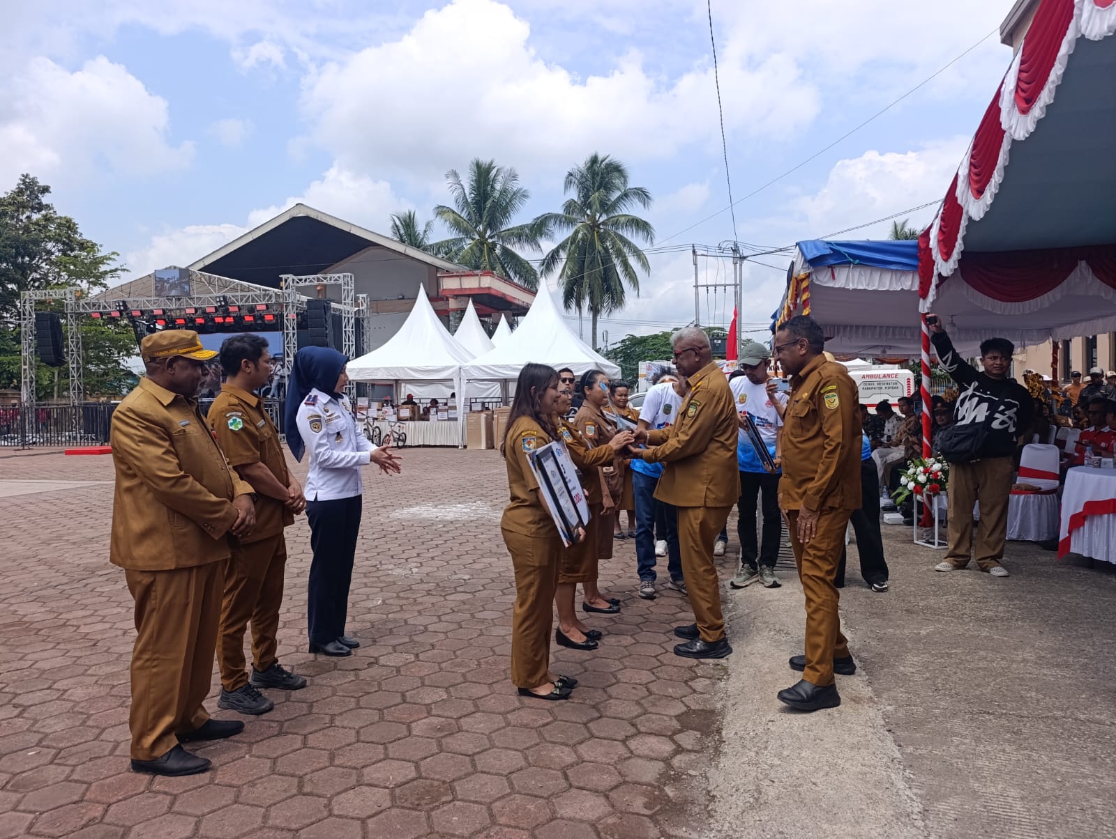 Pemkab Mimika Gelar Pesta Rakyat dan Makan Gratis Rayakan HUT Kemerdekaan 2 IMG 20260818 WA0038