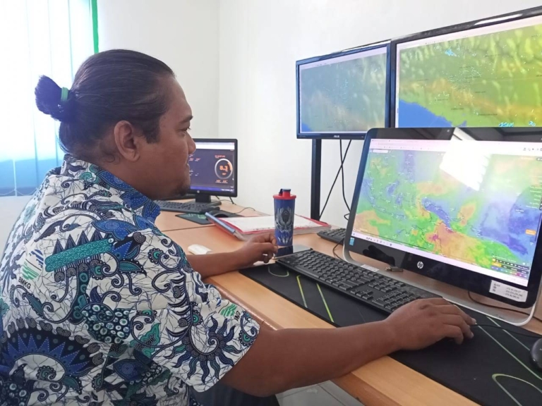 Asap Kebakaran Merauke Terbang ke Timika, Kualitas Udara Menurun