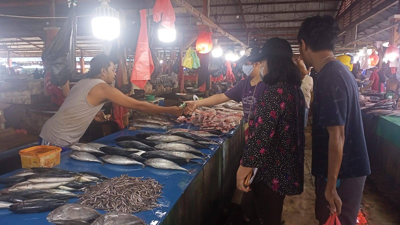 Harga Ikan Stabil Jelang Akhir Agustus, Pasokan Melimpah di Pasar Sentral Mimika 2 IMG 20260824 WA0025