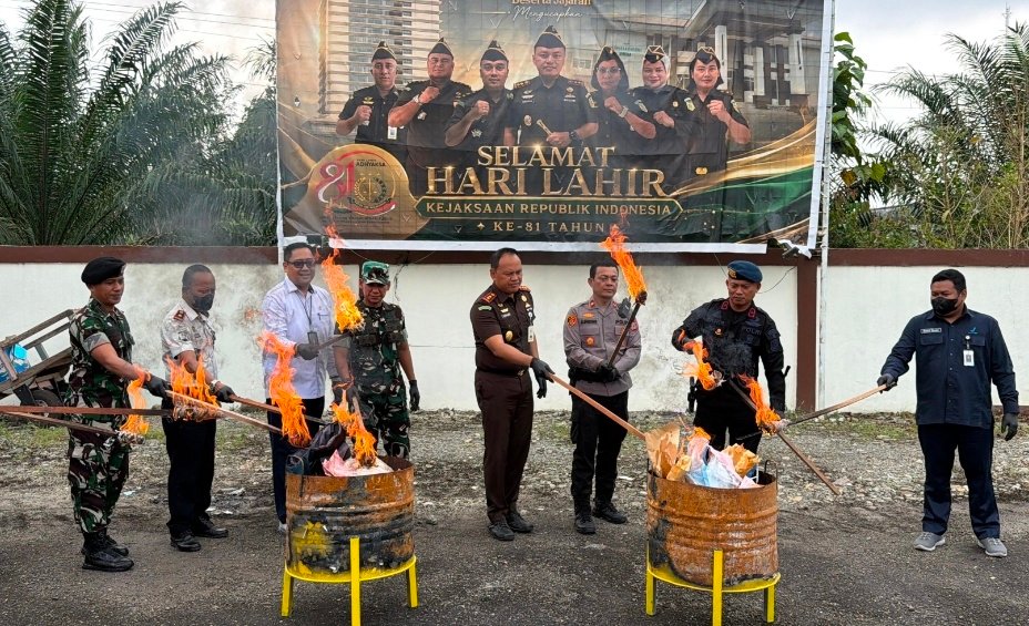 Pemusnahan Barang Bukti 19 Perkara di Kejari Mimika, Termasuk Sabu dan Ribuan Obat Terlarang