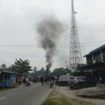 Keluarga Korban Penikaman Palang Jalan Poros Timika-Mapurujaya KM 10