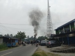 Keluarga Korban Penikaman Palang Jalan Poros Timika-Mapurujaya KM 10