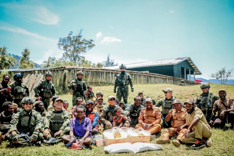 Koops TNI Habema dan Bupati Intan Jaya di Lembah Ugimba: Menyalakan Asa di Wilayah Terisolir