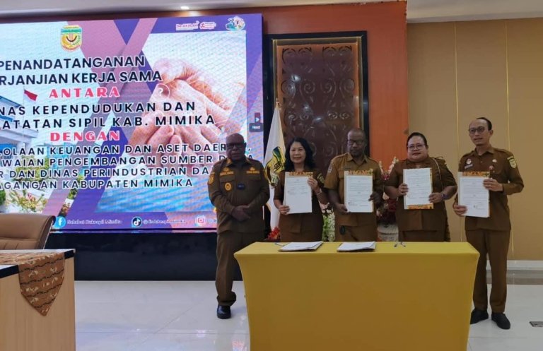 Disdukcapil Mimika Perkuat Zona Integritas, Teken Kerja Sama Pemanfaatan Data Kependudukan