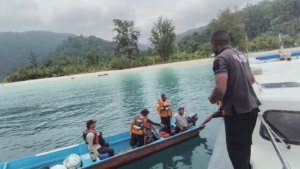 Speed Boat Rombongan KSDA Tenggelam di Perairan Karawai, 7 Orang Selamat