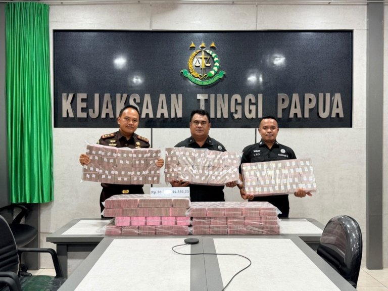 Kejari Mimika Tuntaskan Eksekusi Uang Pengganti Korupsi Rp31,3 Miliar, Rp26,36 Miliar Disetor ke Kas Negara