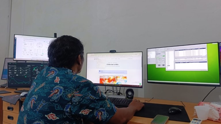 BMKG: Hujan di Mimika Dipicu Siklon Tropis, Pegunungan Masih Kering