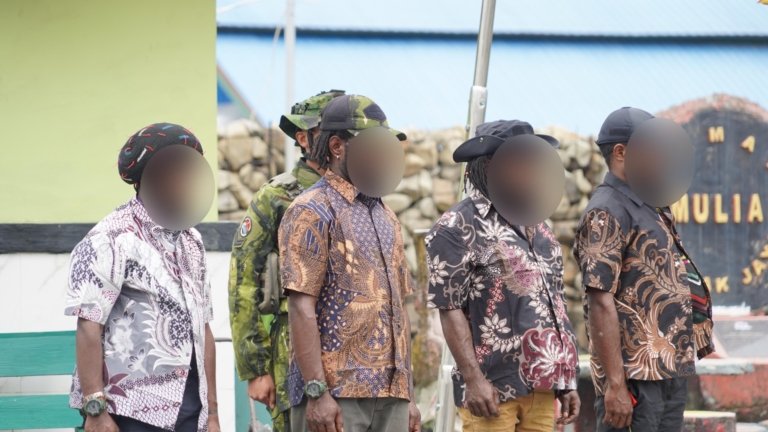 Empat Anggota OPM di Puncak Jaya Serahkan Senjata, Pilih Kembali ke Keluarga dan Masyarakat
