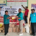 Dinsos Mimika Salurkan 57 Paket Bantuan Bahan Makanan di Kampung Mawokauw Jaya