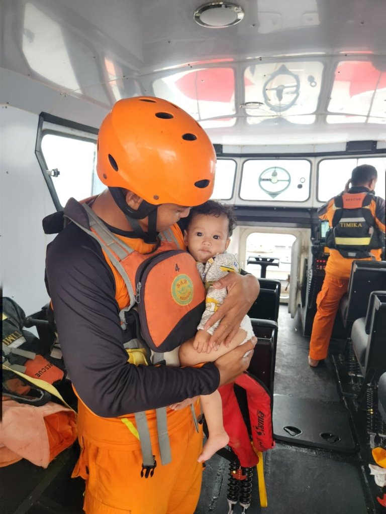 Kabut Tebal, Longboat Bawa 7 Penumpang Hilang Arah