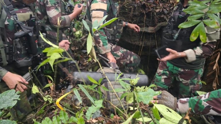 Tim Gabungan Koops TNI Habema Amankan Kembali Senjata Caracal dan 17 Butir Amunisi di Maybrat
