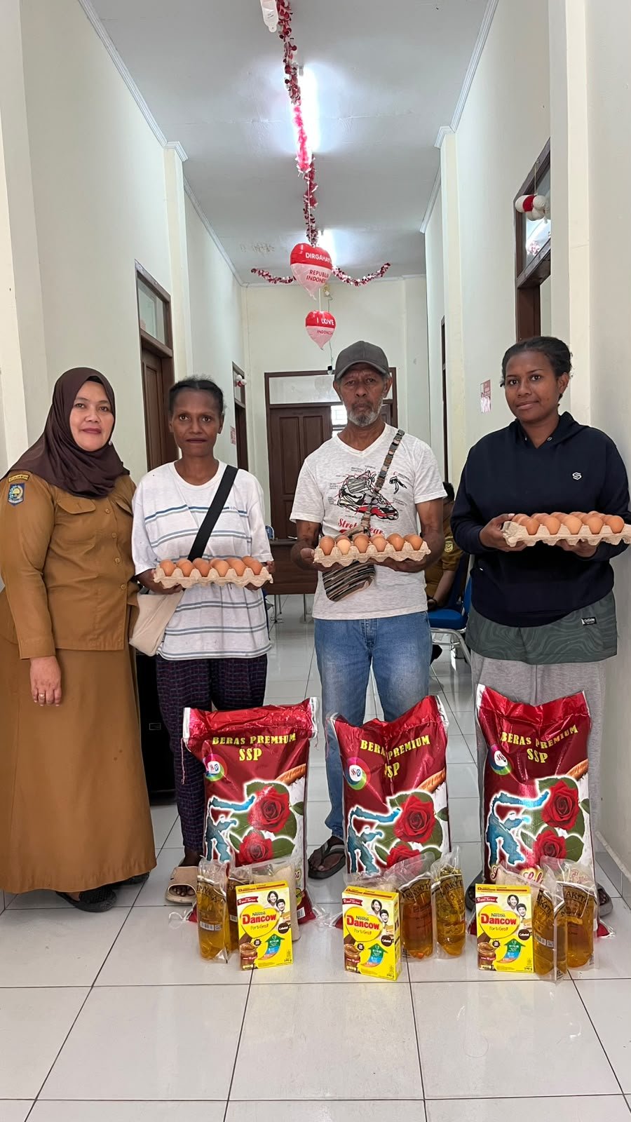 Kelurahan Otomona Salurkan Bantuan OTSUS kepada 30 Keluarga Orang Asli Papua