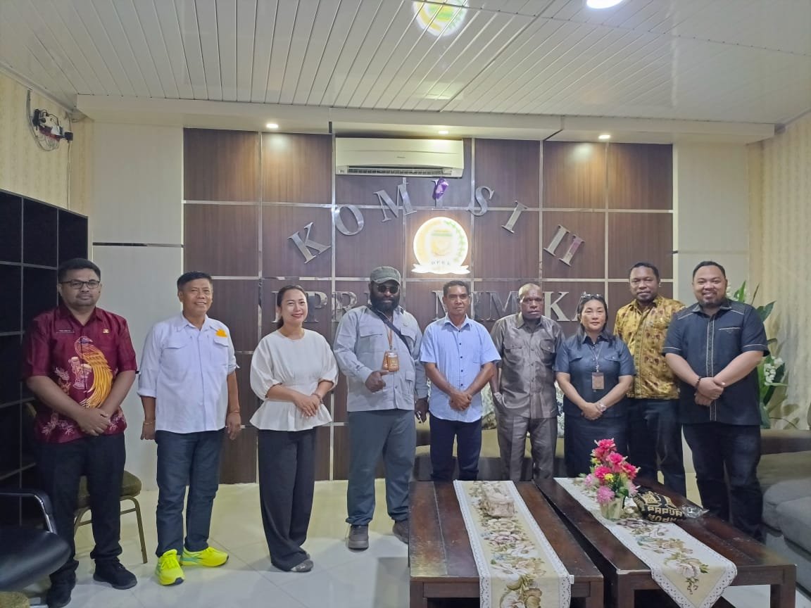 Komisi II DPRK Mimika Minta Dilibatkan dalam Pembahasan Pengambilalihan Pelabuhan Perikanan oleh Provinsi 1 Komisi II DPRK Mimika Minta Dilibatkan dalam Pembahasan Pengambilalihan Pelabuhan Perikanan oleh Provinsi